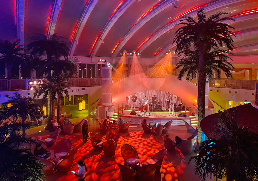 Abendprogramm im Beach Club auf AIDAperla