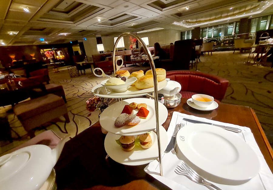 Afternoon Tea Etagere im Breidenbacher Hof Düsseldorf