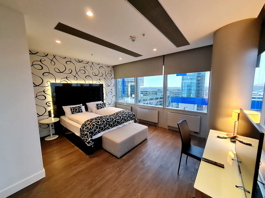 Schlafzimmer der Innside Lifestyle Suite im Hotel Innside Düsseldorf Hafen