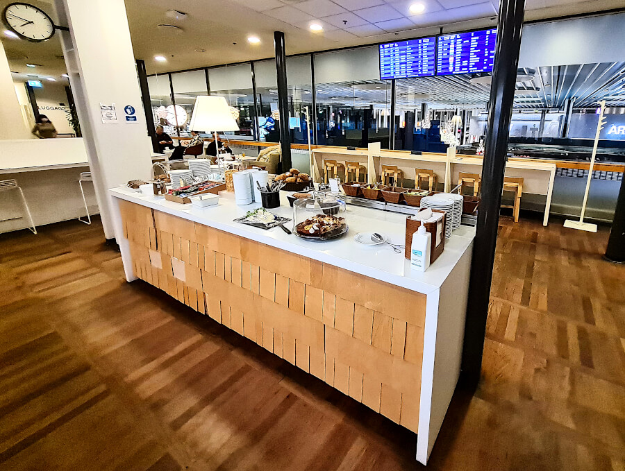 Buffet in der Aspire Lounge Kopenhagen mit kleiner Speisenauswahl